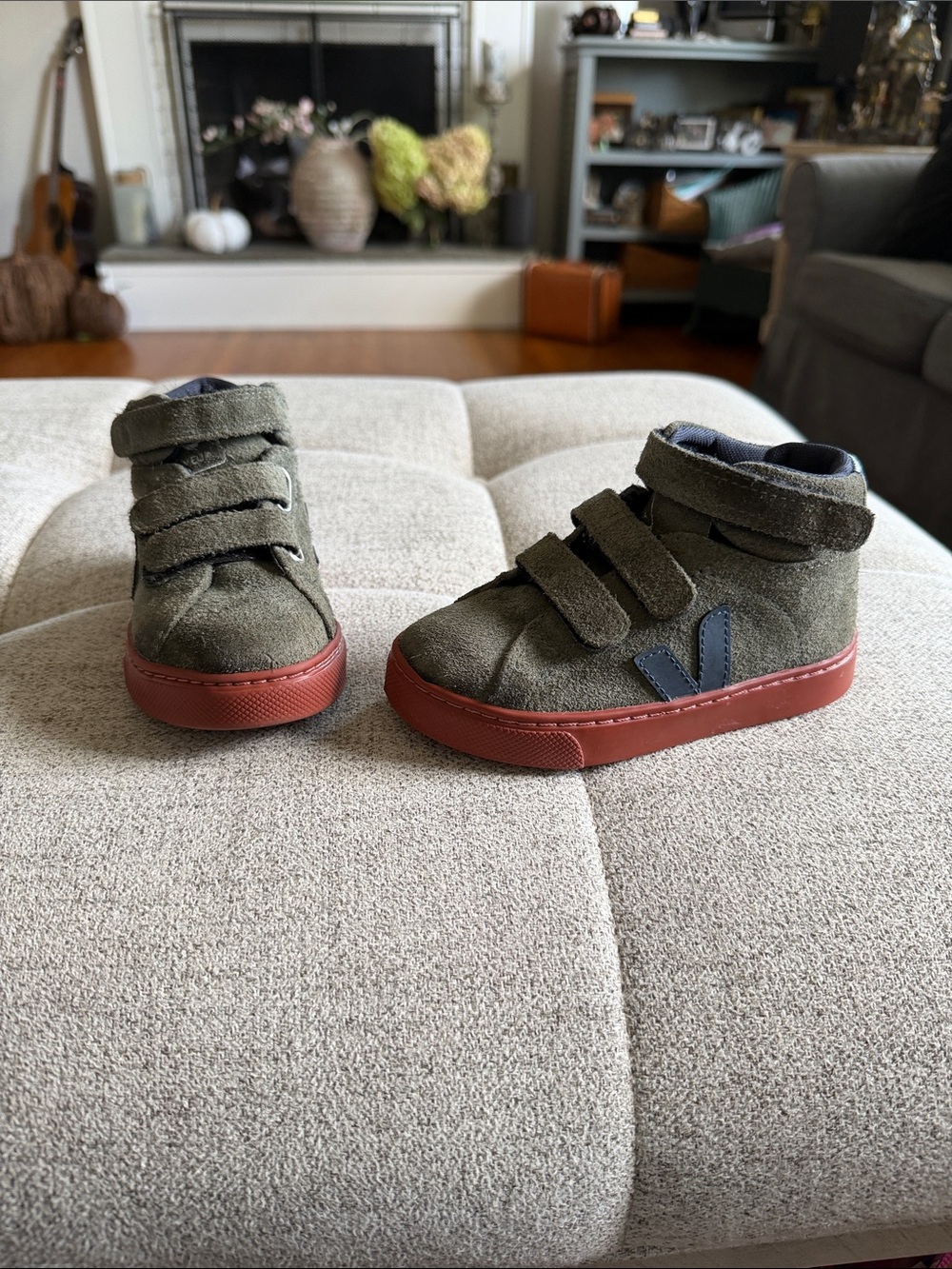 VEJA Kids Small Esplar Mid Suede Athletic Shoes Size 8.5 – Casual High Top